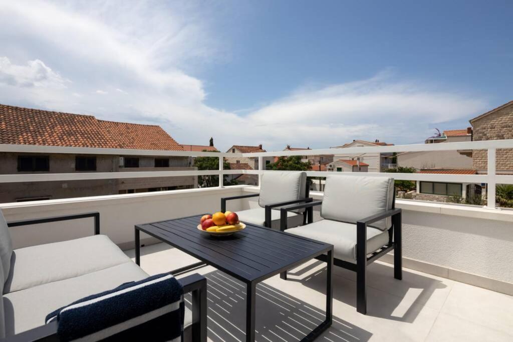 Holiday In Bol **** Green Apartman Kültér fotó